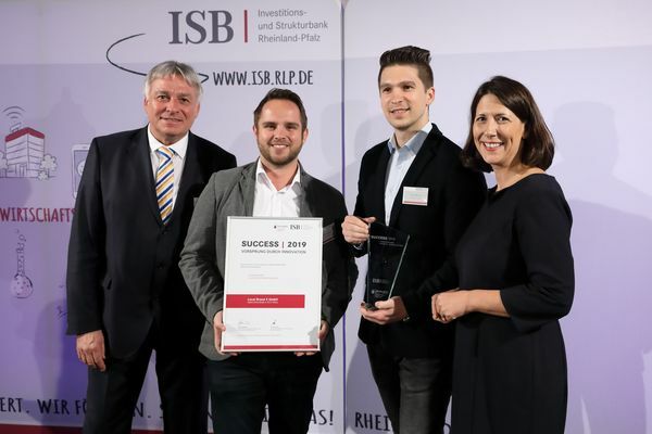 Preisverleihung für Local Brand X beim SUCCESS-Technologiewettbewerb