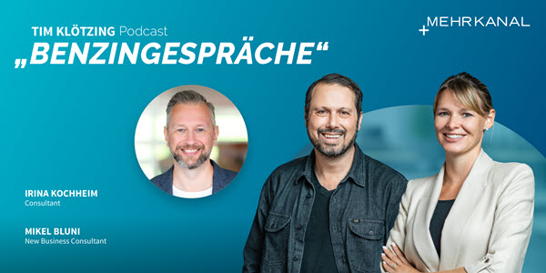 Ankündigungsvisual MEHRKANAL-Podcast „Benzingespräche“ (Tim Klötzing, Irina Kochheim und Mikel Bluni).